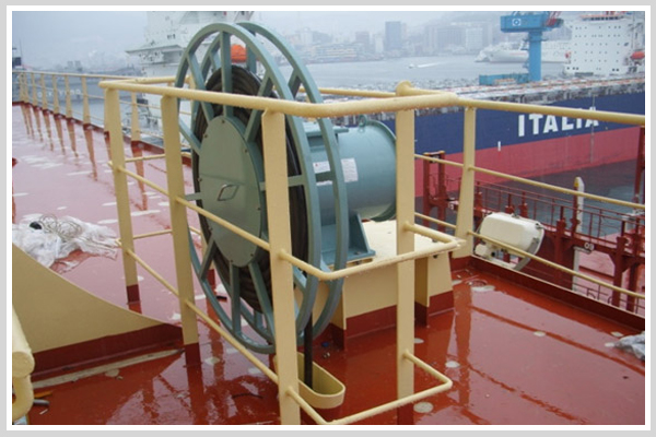 Ship crane power supplying cable reel Usage example